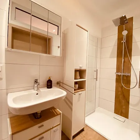 Hochwertige Ferienwohnung Mit 7Qm Balkon, Netflix, Kaffeeautomat, Rainshower Bad Zwickau Exterior photo