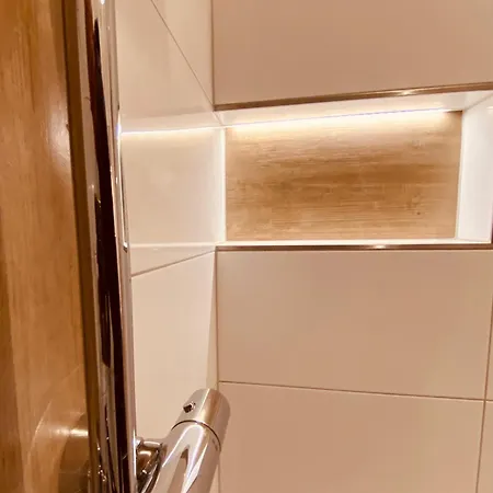 Hochwertige Ferienwohnung Mit 7Qm Balkon, Netflix, Kaffeeautomat, Rainshower Bad Zwickau Exterior photo