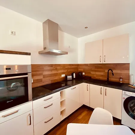Hochwertige Ferienwohnung Mit 7Qm Balkon, Netflix, Kaffeeautomat, Rainshower Bad Zwickau Exterior photo