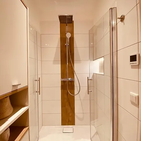 Hochwertige Ferienwohnung Mit 7Qm Balkon, Netflix, Kaffeeautomat, Rainshower Bad Zwickau Exterior photo