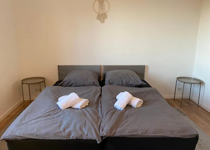 Hochwertige Ferienwohnung Mit 7Qm Balkon, Netflix, Kaffeeautomat, Rainshower Bad