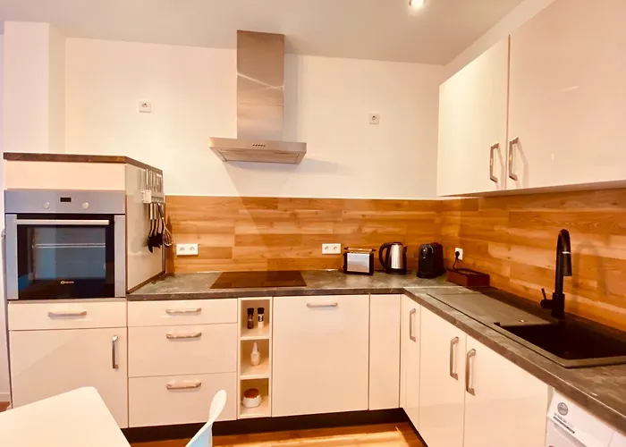 Hochwertige Ferienwohnung Mit 7Qm Balkon, Netflix, Kaffeeautomat, Rainshower Bad
