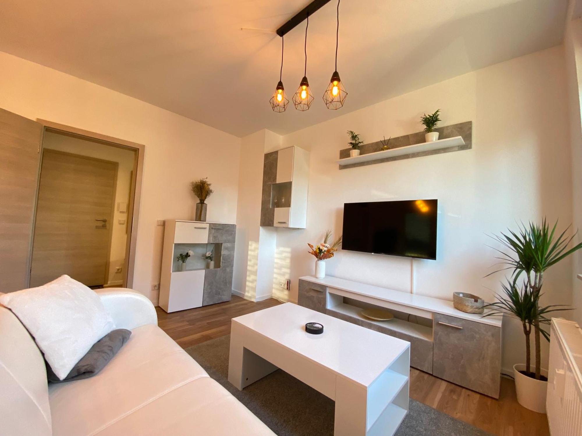 Hochwertige Mit 7qm Balkon, Netflix, Kaffeeautomat, Rainshower Bad Zwickau