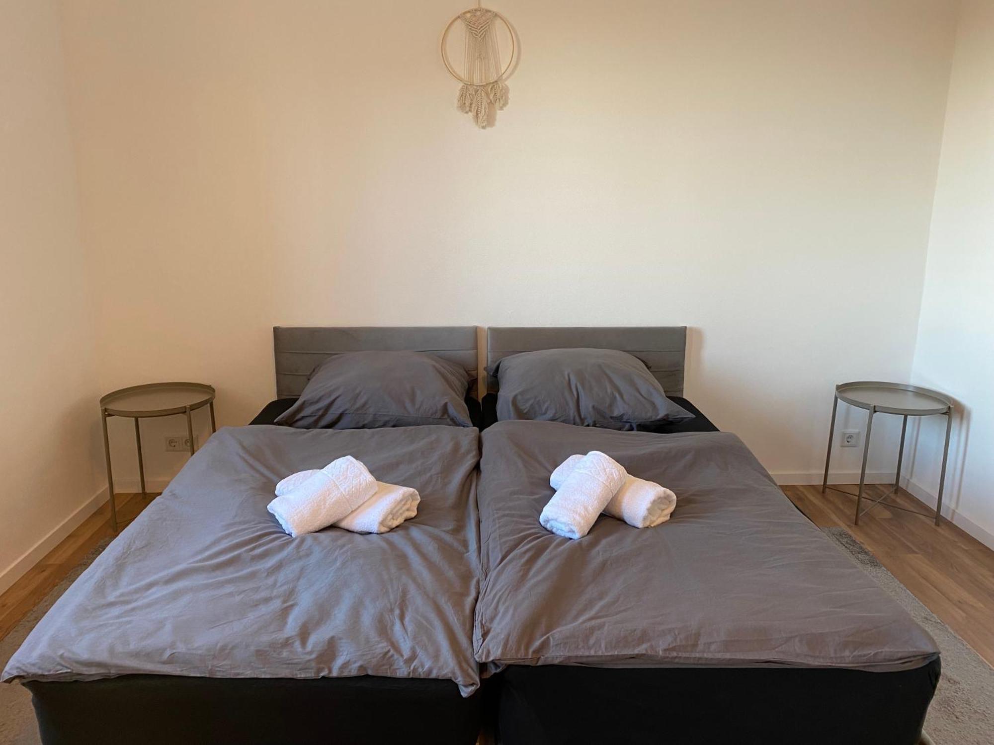Hochwertige Mit 7qm Balkon, Netflix, Kaffeeautomat, Rainshower Bad Apartment *